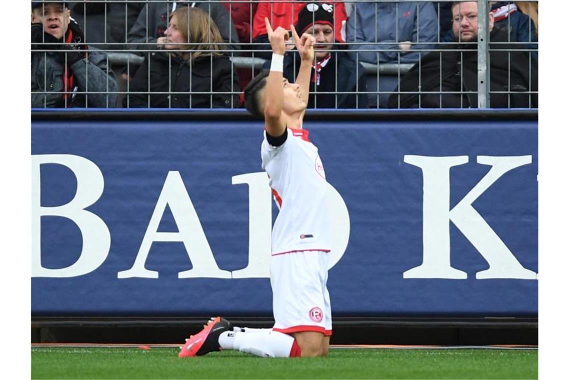 Leipzig und BVB bleiben an Bayern dran Der Düsseldorfer Erik Thommy feiert seinen Treffer gegen den SC Freiburg. Foto: Patrick Seeger/dpa