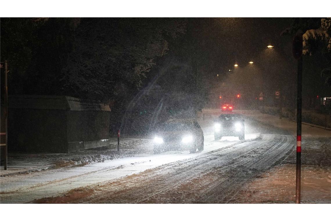 Der DWD sagte mögliche deutliche Einschränkungen im Straßenverkehr und bei den öffentlichen Verkehrsbetrieben hervor.