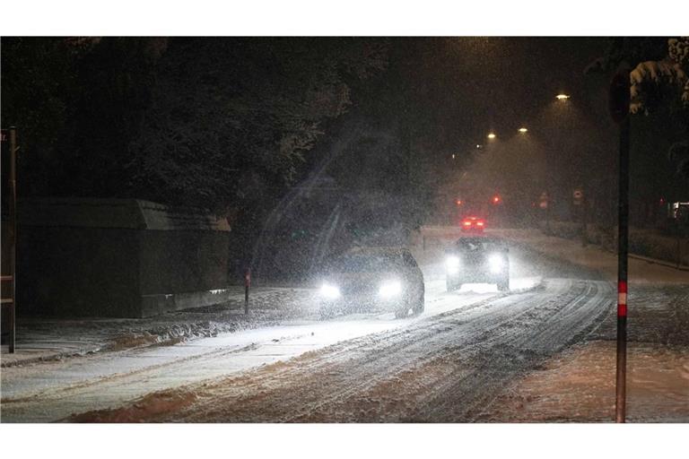 Der DWD sagte mögliche deutliche Einschränkungen im Straßenverkehr und bei den öffentlichen Verkehrsbetrieben hervor.