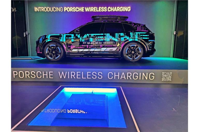 Der  E-Cayenne benötigt zum Aufladen kein Kabel, verspricht Porsche .
