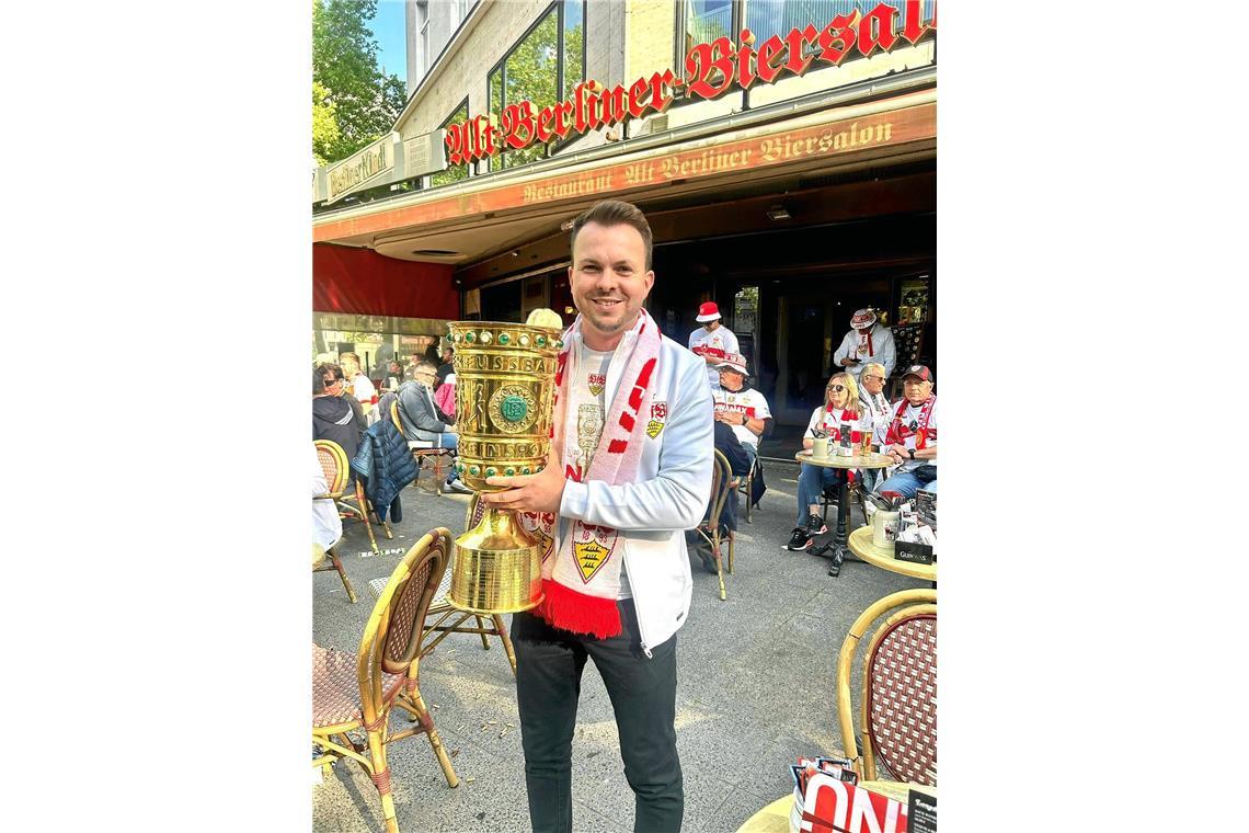 Der echte Bürgermeister von Großerlach mit einem täuschend echt wirkenden Replik...