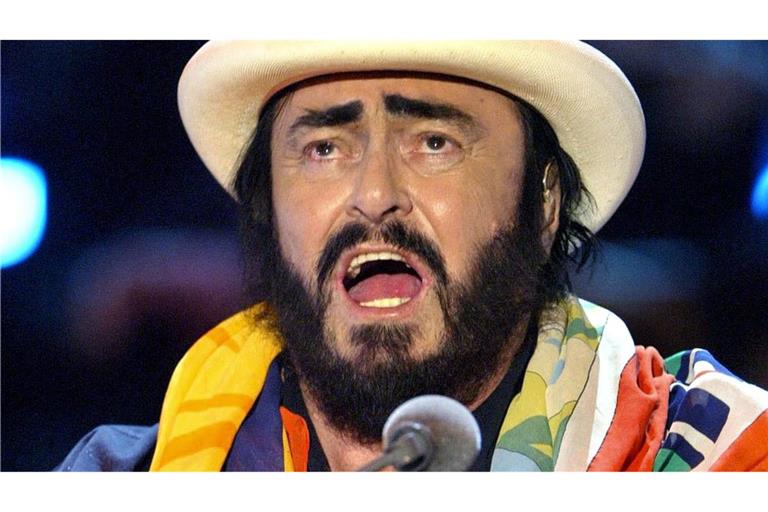 Der echte Luciano Pavarotti - 2003 bei einem "Wetten, dass..?"-Auftritt. (Archivbild)