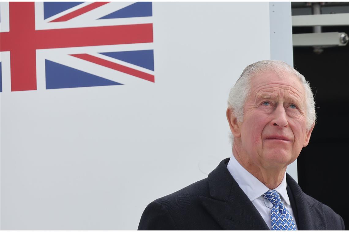 Der ecuadorianische Wissenschaftler Luis A. Coloma, der die Amphibie  entdeckte, sagte, es sei einer der schönsten Frösche, die er je gesehen habe. Ob er da wohl auch den heutigen König Charles III. im Sinn hatte?