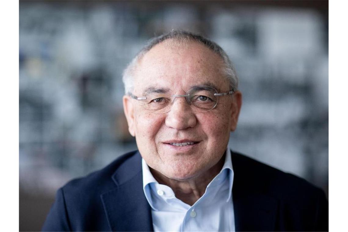 Magath glaubt an Klassenverbleib: „Bessere Mannschaft“ Der ehemalige Bundesliga-Fußballtrainer, Felix Magath, blickt in die Kamera des Fotografen. Foto: Kay Nietfeld/Archiv