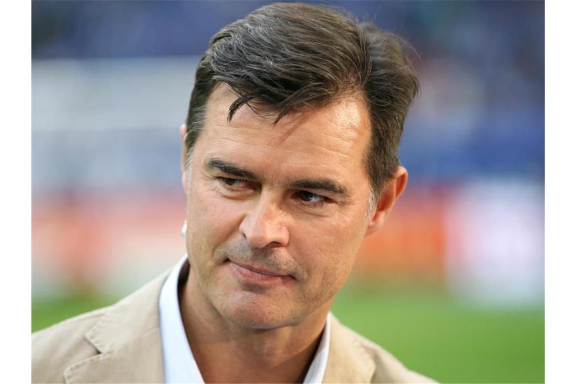 Berthold kritisiert VfB-Boss Dietrich erneut Der ehemalige deutsche Nationalspieler Thomas Berthold steht in der Veltins Arena. Foto: Friso Gentsch/Archiv
