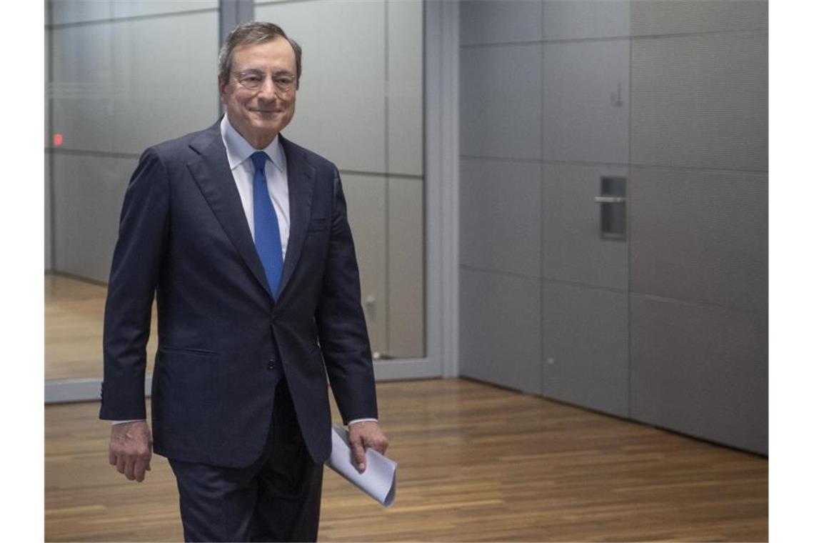 Der ehemalige EZB-Präsident Mario Draghi soll am 31. Januar im Schloss Bellevue das Bundesverdienstkreuz erhalten. Foto: Boris Roessler/dpa
