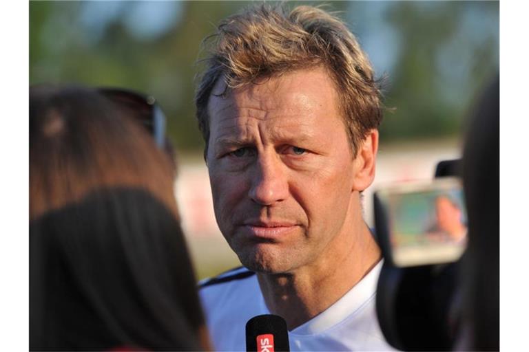 Der ehemalige Fußball-Nationalspieler Guido Buchwald gibt ein Interview. Foto: Andreas Gebert/Archivbild