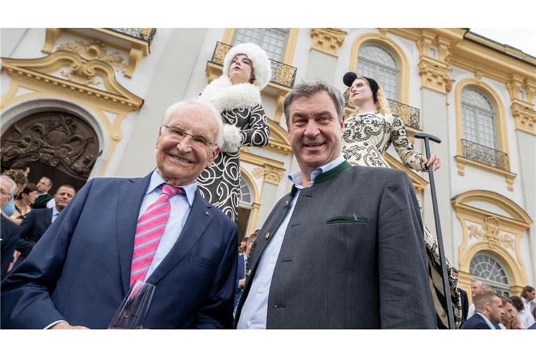 Der ehemalige Ministerpräsident Edmund Stoiber (l, CSU) und Markus Söder (CSU), Ministerpräsident von Bayern, beim feierlichen Sommerempfang des Bayerischen Landtags im Neuen Schloss Schleißheim.