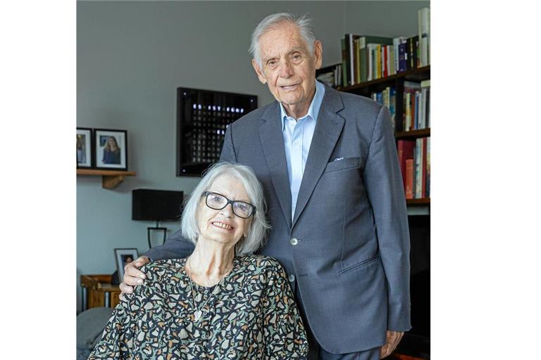 Der ehemalige SPD-Bundestagsabgeordnete Robert Antretter ist überzeugt: Ohne seine Frau Marianne hätte er seine Abgeordnetentätigkeit nicht machen können.  Foto: Alexander Becher