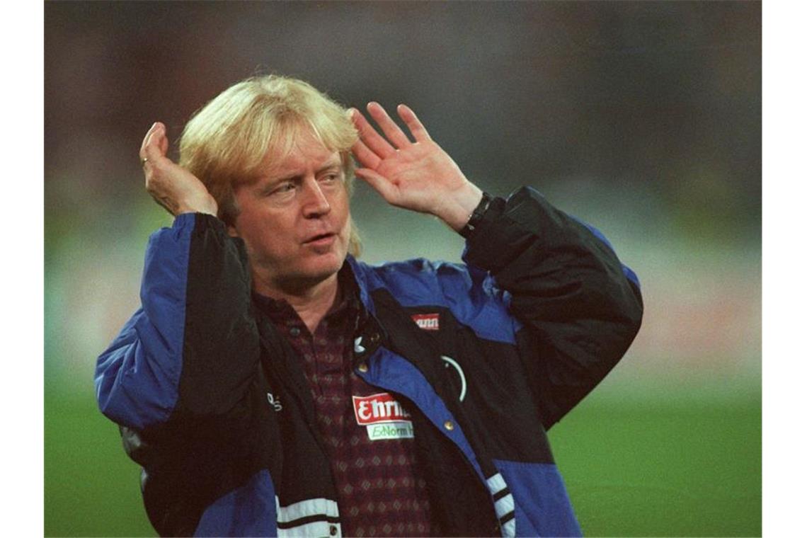 Der ehemalige Trainer des Fußball-Bundesligisten Karlsruher SC, Winfried Schäfer. Foto: Bernd Weissbrod/dpa/Archivbild