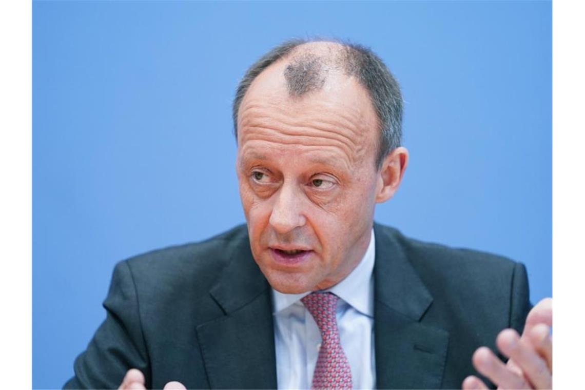 Der ehemalige Unions-Fraktionsvorsitzende Friedrich Merz nannte den Teilabzug „beunruhigend“. Foto: Kay Nietfeld/dpa