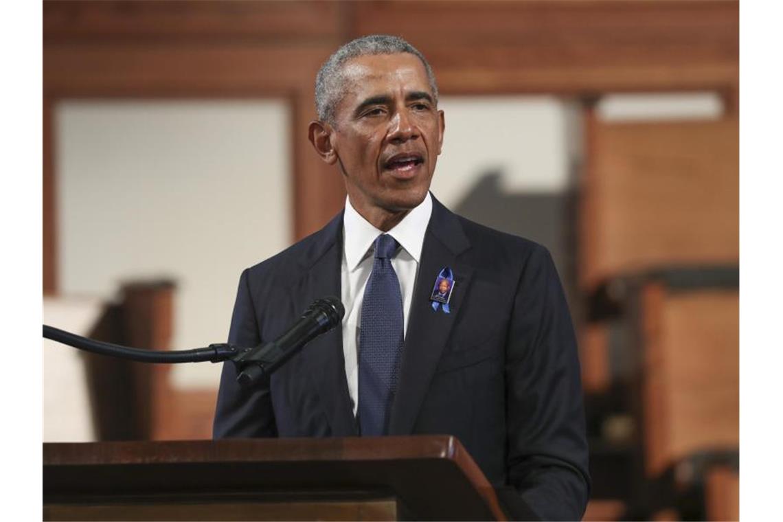 Der ehemalige US-Präsident Barack Obama spricht bei der Trauerfeier für den verstorbenen Bürgerrechtler John Lewis in Atlanta. Foto: Alyssa Pointer/Pool Atlanta Journal-Constitution/AP/dpa