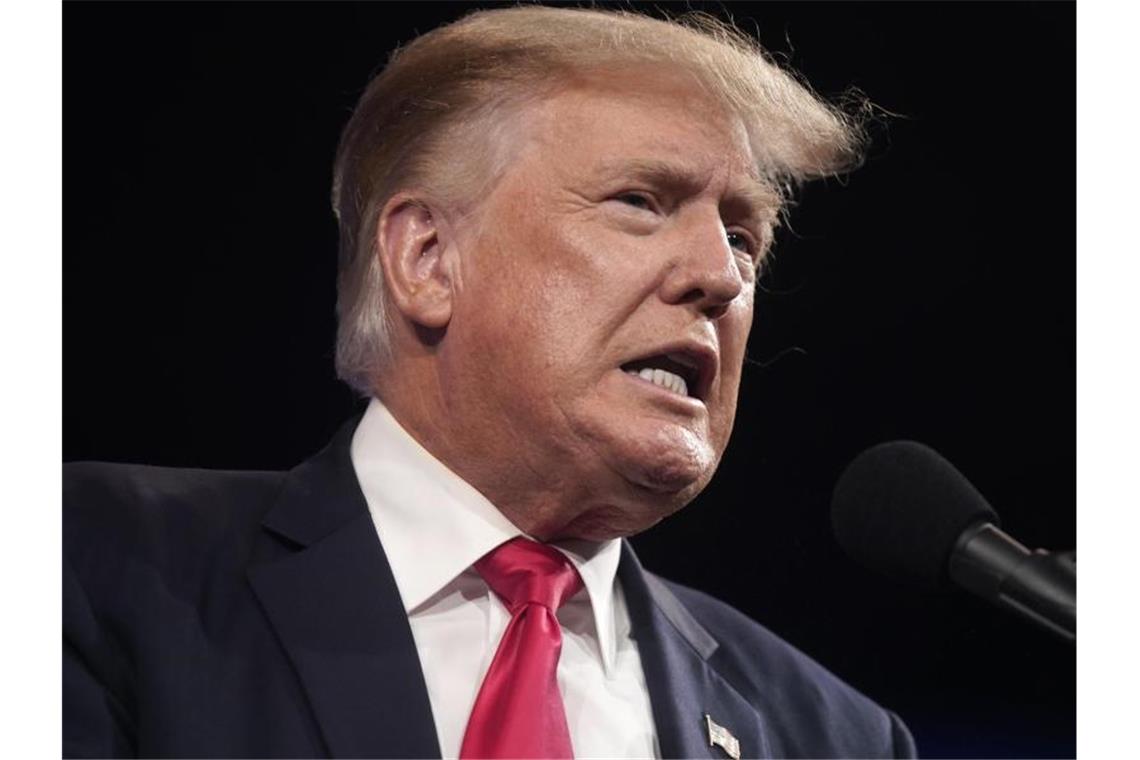 Militär schränkte scheinbar Trumps Atomwaffen-Zugriff ein Der ehemalige US-Präsident Donald Trump spricht auf der Conservative Political Action Conference (CPAC) in Dallas. Foto: Lm Otero/AP/dpa