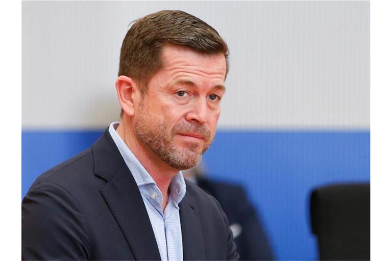 Der ehemalige Verteidigungsminister Karl-Theodor zu Guttenberg ist im Wirecard-Untersuchungsausschuss befragt worden. Foto: Michele Tantussi/Reuters/Pool/dpa