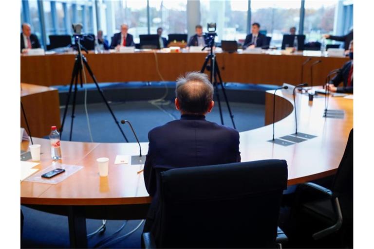 Der ehemalige Vorstandsvorsitzende von Wirecard, Markus Braun, sagt im Wirecard-Untersuchungsausschuss des Bundestages aus. Foto: Fabrizio Bensch/Reuters Images Europe/Pool/dpa