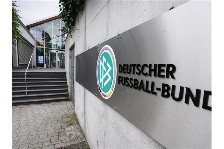 Der Eingang zur DFB-Zentrale in Frankfurt am Main. Foto: Frank Rumpenhorst/dpa