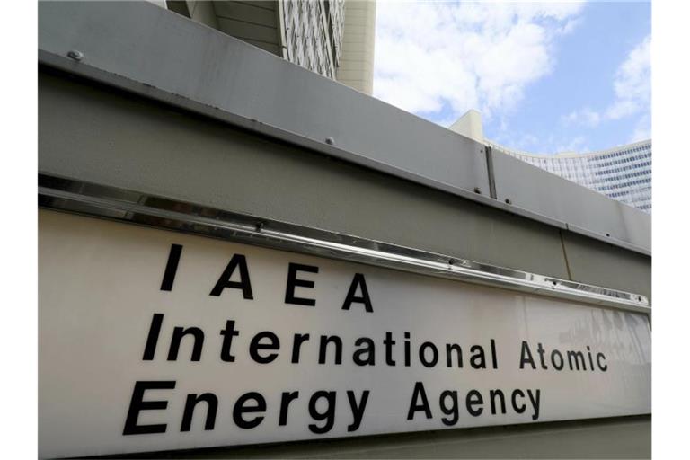 Der Eingang zur Internationalen Atomenergiebehörde in Wien. Foto: Ronald Zak/AP/dpa