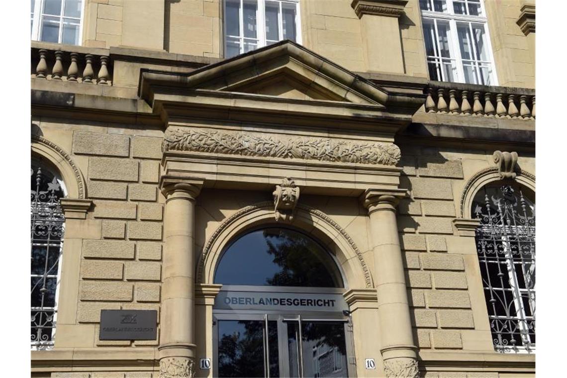 Der Eingangsbereich des Oberlandesgericht in Karlsruhe ist zu sehen. Foto: Uli Deck/Archiv