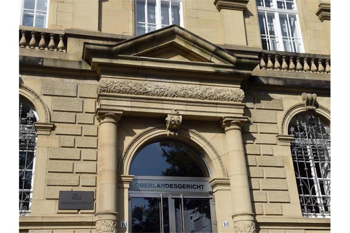 Uniklinik Mannheim scheitert mit Schadenersatzklage Der Eingangsbereich des Oberlandesgerichts in Karlsruhe ist zu sehen. Foto: Uli Deck/Archiv