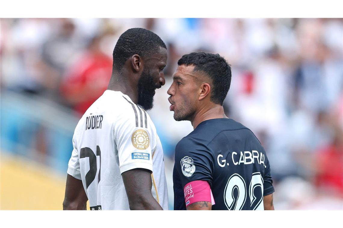 Antonio Rüdiger soll rassistisch beleidigt worden sein Der eingewechselte Antonio Rüdiger (links) war in der Nachspielzeit mit Gustavo Cabral aneinander geraten