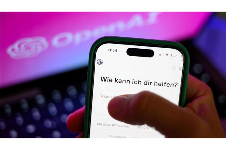 Der Einsatz von KI-Software schlägt der Studie zufolge vor allem auf Einstiegsjobs für junge Arbeitnehmer durch. (Archivbild)