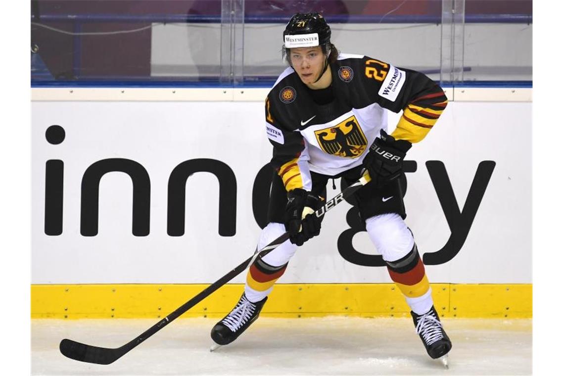 Eishockey: Zukunft von Seider und Bergmann noch offen Der Eishockeyspieler Moritz Seider in Aktion. Foto: Monika Skolimowska/Archivbild