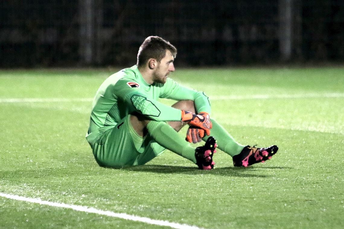 Der enttäuschte Torwart Marcel Knauss hat gut gehalten, konnte aber die 1:3-Niederlage der Backnanger nicht verhindern. Foto: A. Hornauer