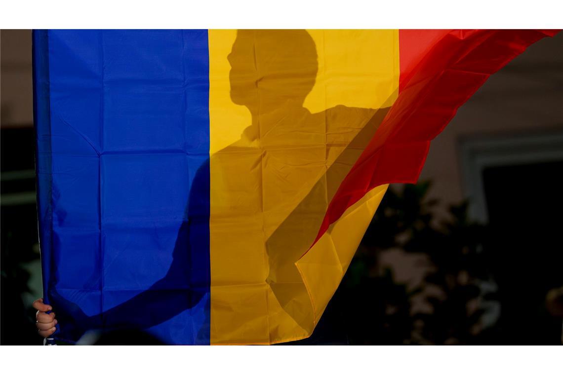 Rumänien: Rückt Extremist das Parlament nach rechtsaußen? Der Erfolg des rechtsextremen Russlandfreunds Georgescu in der ersten Runde der Präsidentenwahl könnte auch die rechtsextremen Kräfte bei der Parlamentswahl beflügeln.
