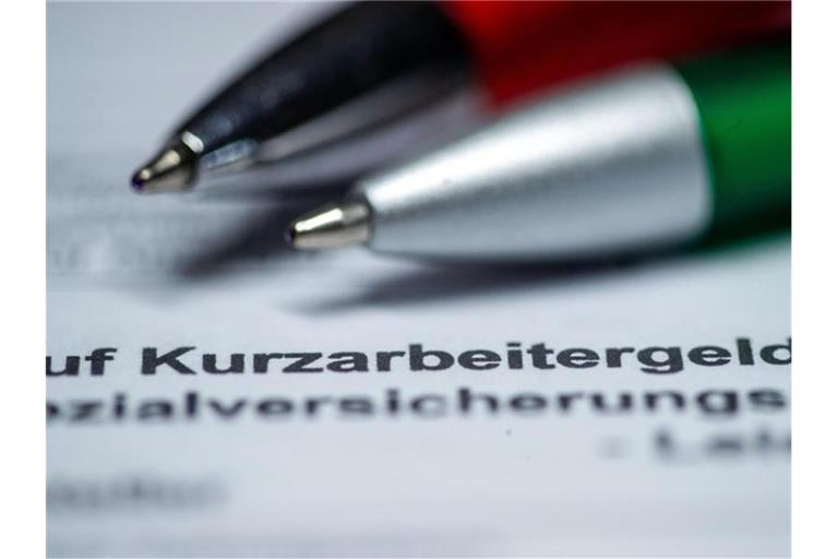 Der erleichterte Zugang zu Kurzarbeit soll bis Ende März 2022 verlängert werden. Foto: Jens Büttner/dpa-Zentralbild/dpa/Illustration