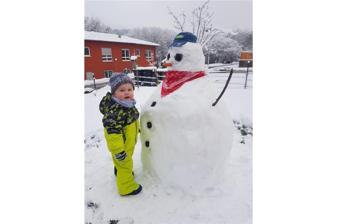 Der erste Schneemann, den Armin (fast 2 Jahre) aus Sulzbach zusammen mit seinem ...