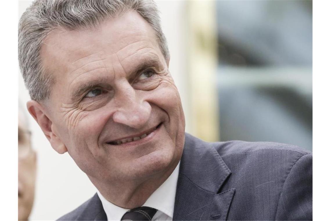 EU-Haushaltskommissar Oettinger bietet VfB Hilfe an Der EU-Kommissar für Haushalt und Personal, Günther Oettinger. Foto: Thierry Roge/Archivbild