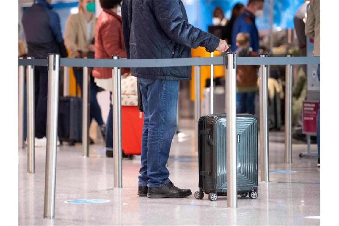 Der Europäische Rechnungshof kritisiert, Reisende seien bei gestrichenen Flügen rechtswidrig dazu gezwungen worden, Gutscheine statt Rückzahlungen anzunehmen. Foto: Sven Hoppe/dpa