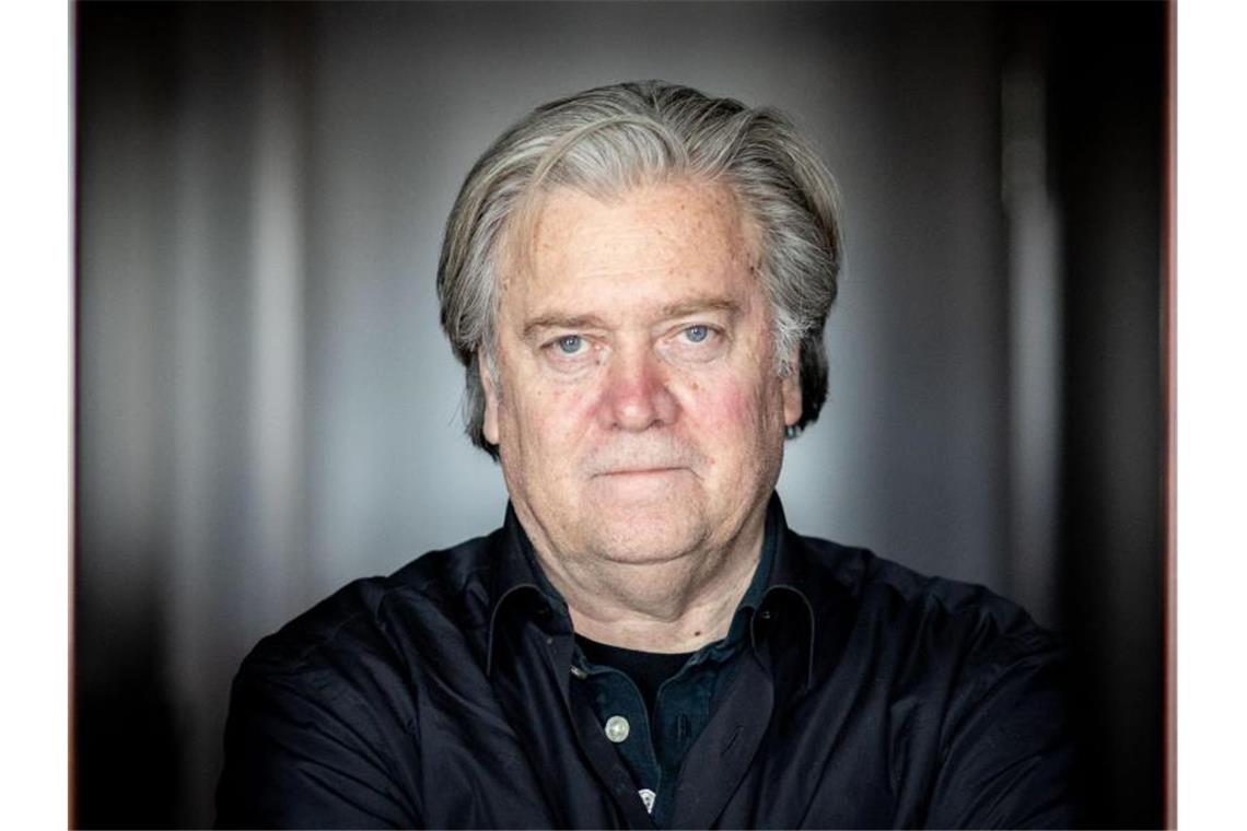 Der Ex-Berater von US-Präsident Trump, Steve Bannon, ist begnadigt worden. Foto: Kay Nietfeld/dpa