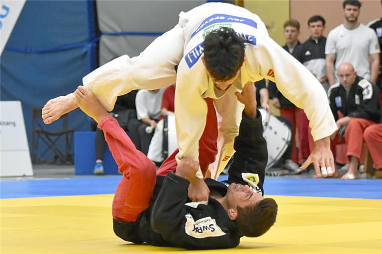 Der Ex-Weltmeister und Olympia-Dritte Francisco Garrigos (unten) will mithelfen, dass die TSG am Ende möglichst weit oben landet. Foto: Alexander Becher