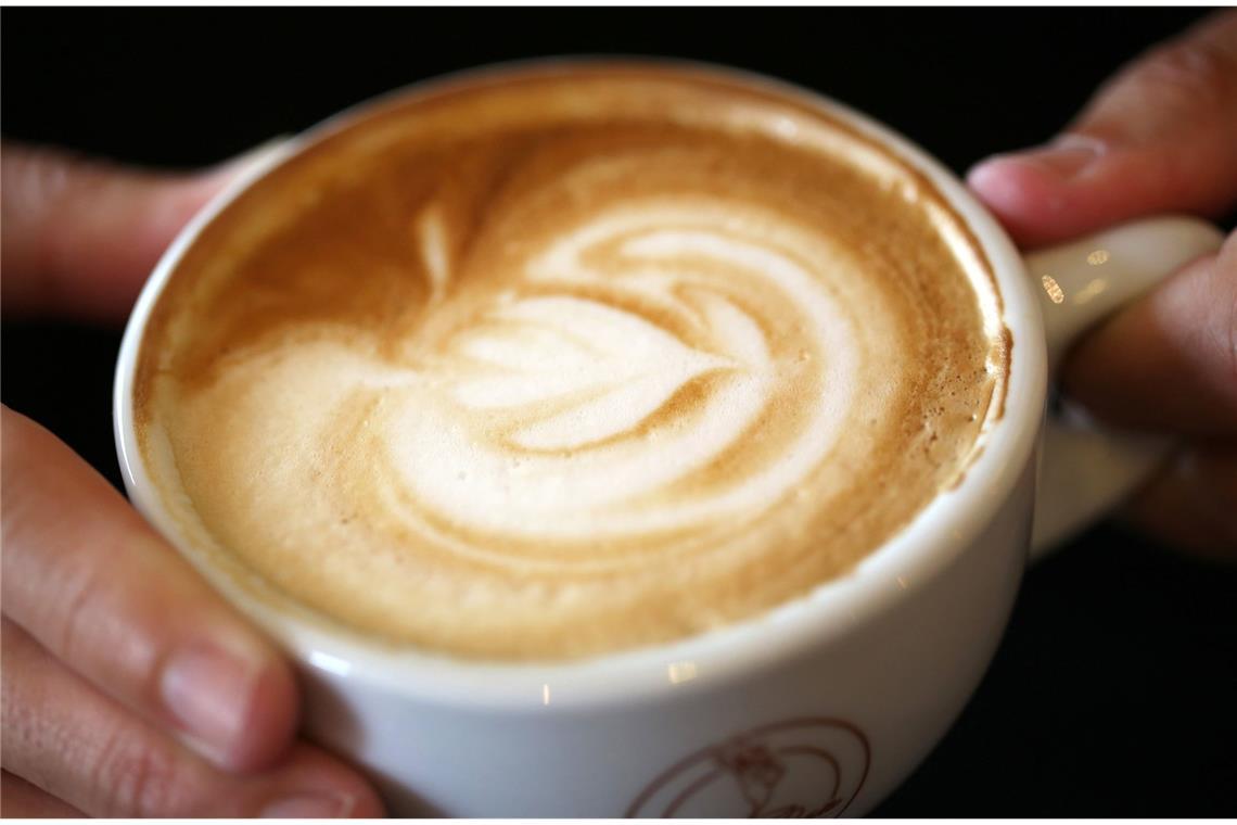 Der Experte: Ihr Spitzname in der Firma ist Dottore. Sie blicken’s und wissen alles. Drucker geht nicht, die treffende Formulierung fehlt, ein Kollege hinkt hinterm Zeitplan hinterher? Macht nichts. Sie sind als Experte für alles der Retter in der Not. Das gilt natürlich auch für den Kaffee. Käffchen gefällig? Grazie Dottore!