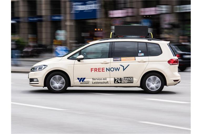 Der Fahrdienstvermittler Free Now hält die geplante Neuordnung für unzureichend. Foto: Daniel Reinhardt/dpa