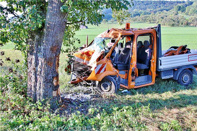 Der Fahrer war im Fahrzeug eingeklemmt, der Rettungshubschrauber war im Einsatz. Foto: Kevin Lermer/7aktuell