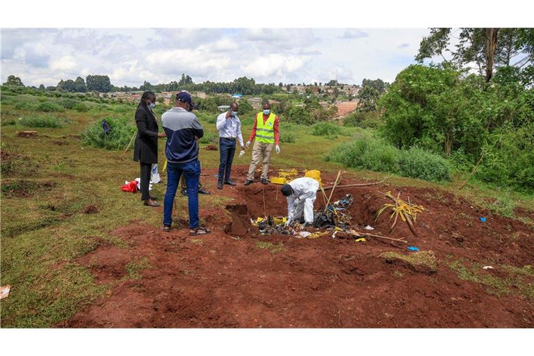 Der Fall von mindestens 33 Leichen in einem Massengrab gibt den kenianischen Ermittlern Rätsel auf.