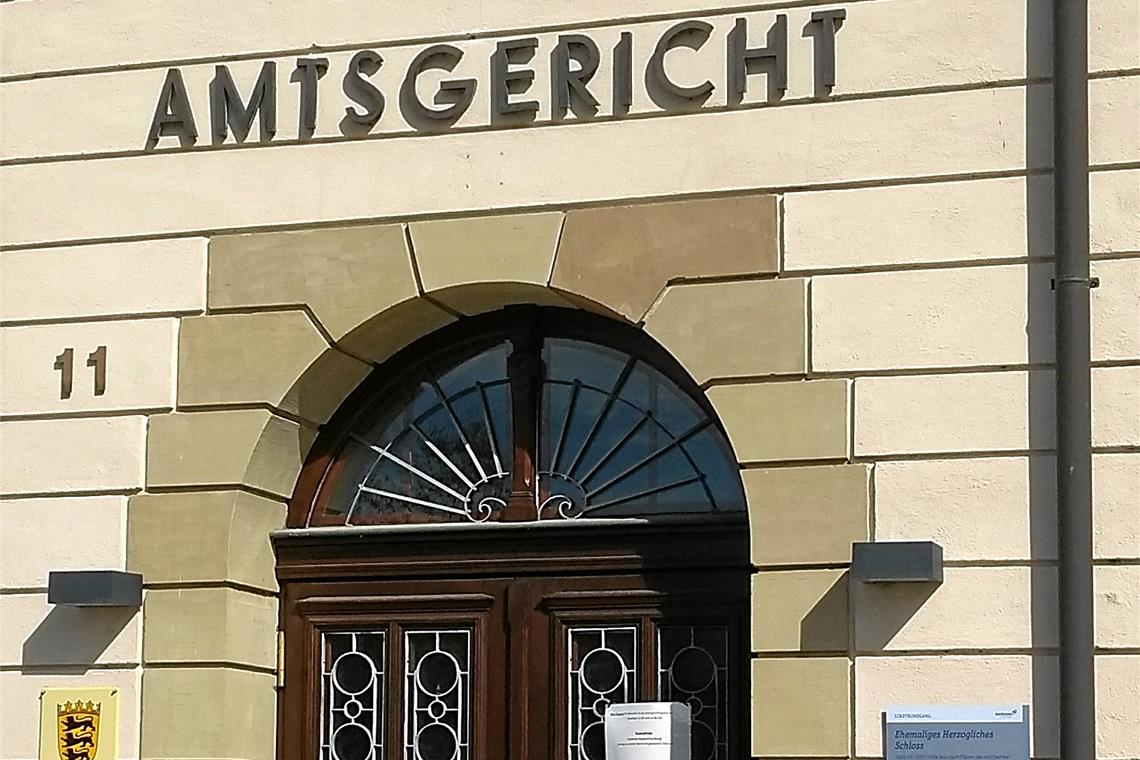 Angeklagter streitet vor dem Backnanger Amtsgericht Widerstand ab