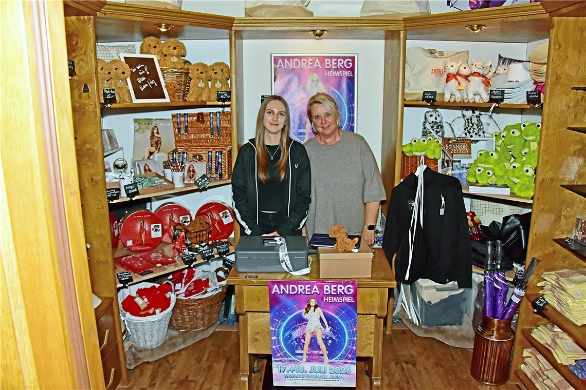 Der Fanshop von Andrea Berg. Tag der offenen Tür 75 Jahre Sonnenhof Hotel in Asp...
