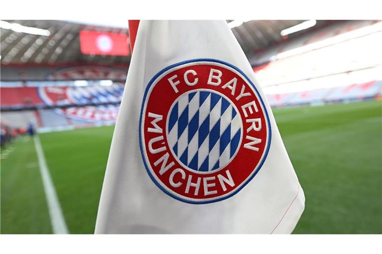 Der FC Bayern München hat seine neuen Trikots vorgestellt.