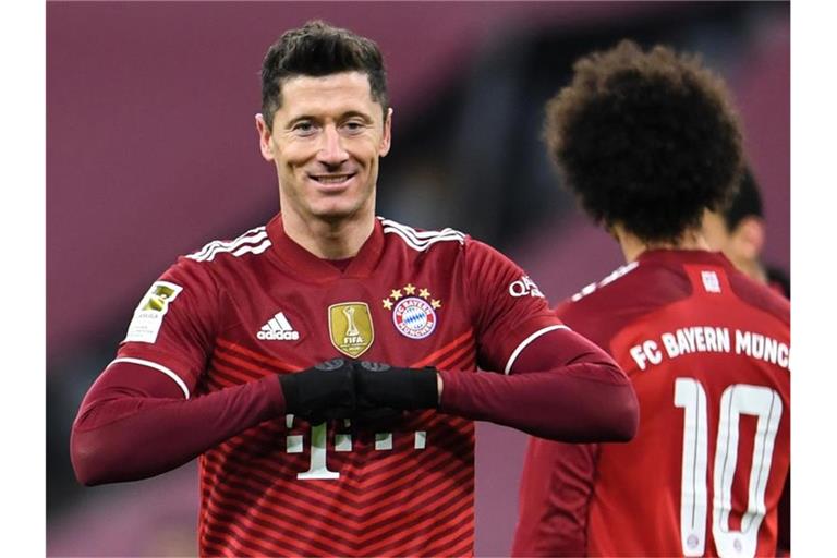 Der FC Bayern München um Robert Lewandowski eröffnet die Rückrunde. Foto: Tobias Hase/dpa