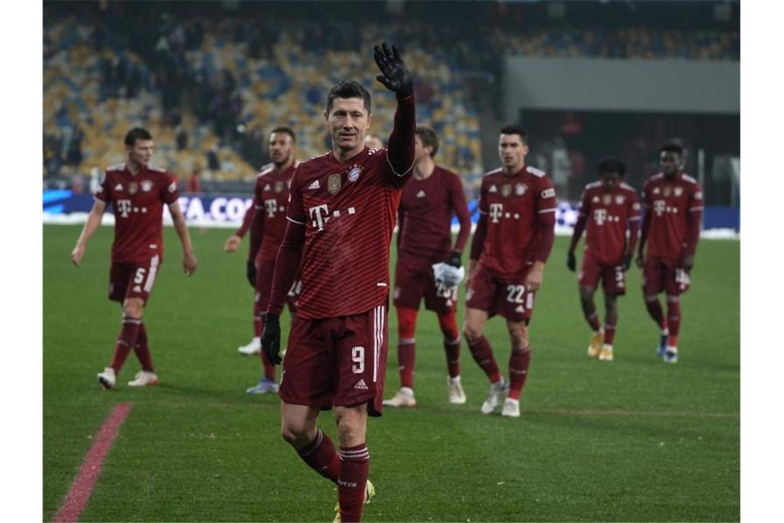 Der FC Bayern München um Robert Lewandowski (v) siegte in Kiew. Foto: Efrem Lukatsky/AP/dpa