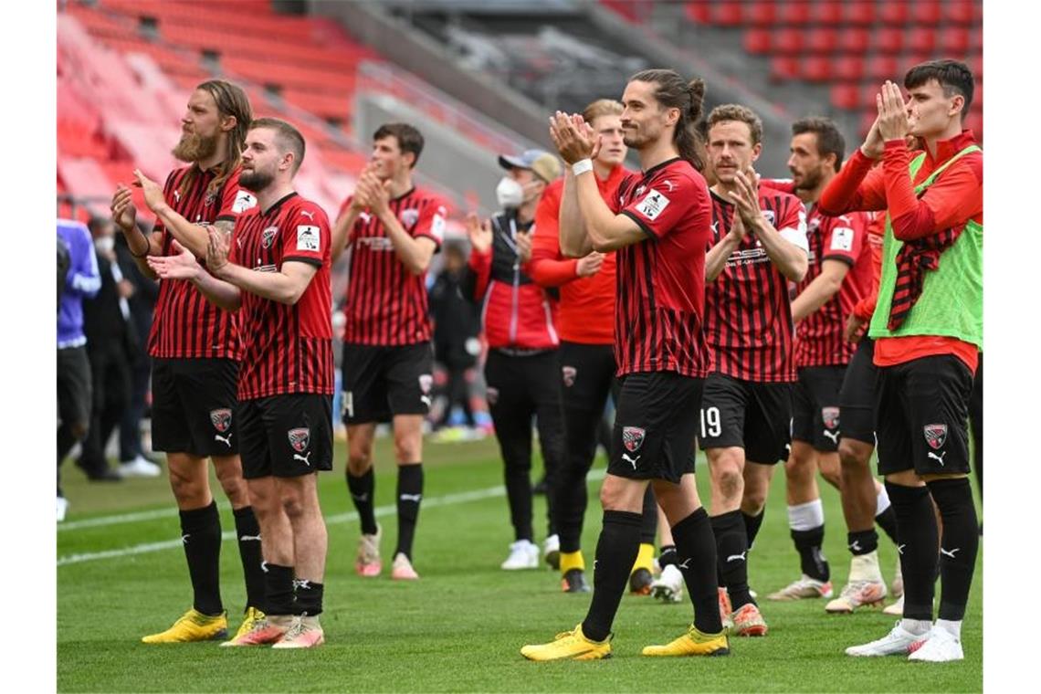 „Festmachen“: FC Ingolstadt will Relegationsfluch bezwingen Der FC Ingolstadt 04 darf in der Relegation vor Zuschauern spielen. Foto: Armin Weigel/dpa