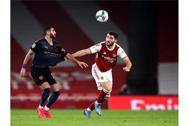 Der FC Schalke 04 holt Sead Kolasinac (r) aus London zurück. Foto: Nick Potts/PA Wire/dpa
