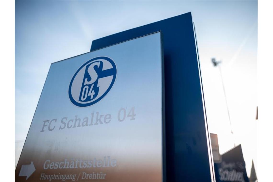 Krise auf Schalke: Sportvorstand Schneider unter Beobachtung Der FC Schalke 04 steckt in einer Krise. Foto: Fabian Strauch/dpa