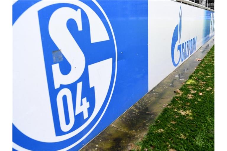 Der FC Schalke 04 trennte sich von Sponsor Gazprom. Foto: Caroline Seidel-Dißmann/dpa