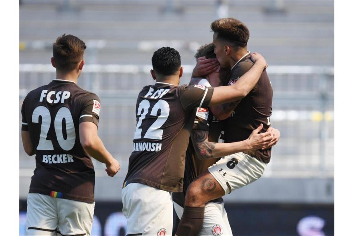 Der FC St. Pauli durfte über drei Punkte gegen die SpVgg Greuther Fürth jubeln. Foto: Daniel Reinhardt/dpa