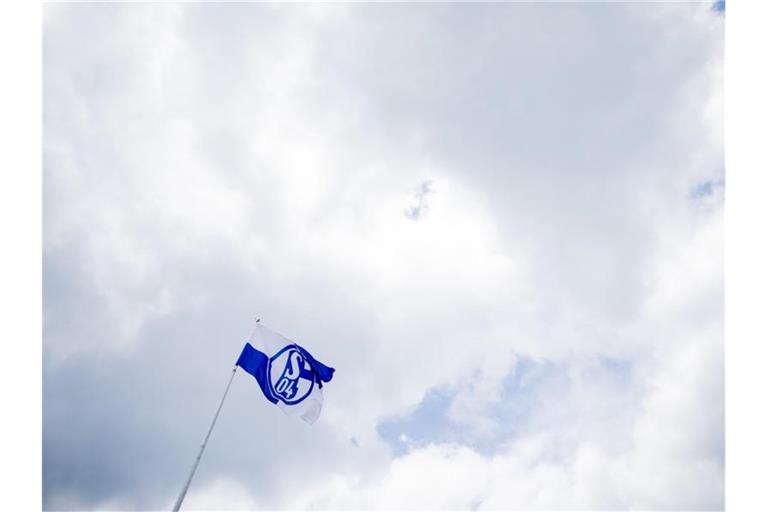Der FC Schalke 04 denkt über eine Gehaltsobergrenze nach. Foto: Rolf Vennenbernd/dpa