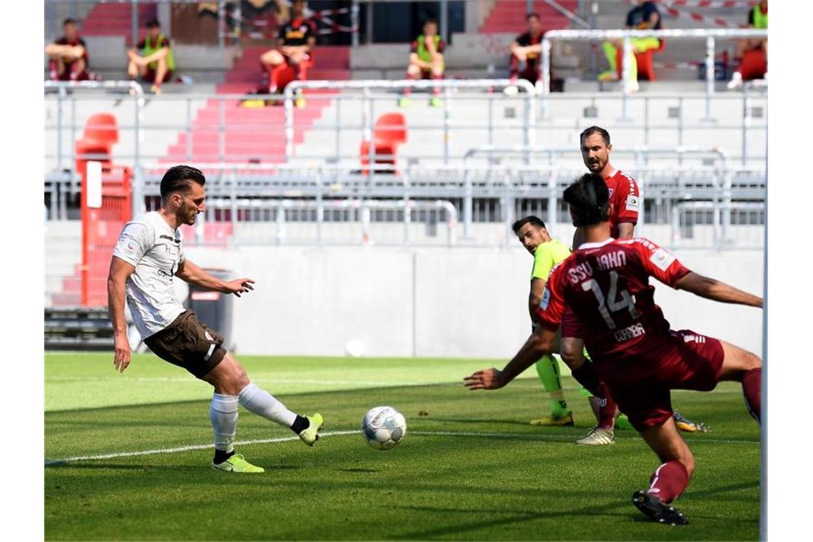 VfB fast durch, HSV fällt zurück - zwei Teams kaum zu retten